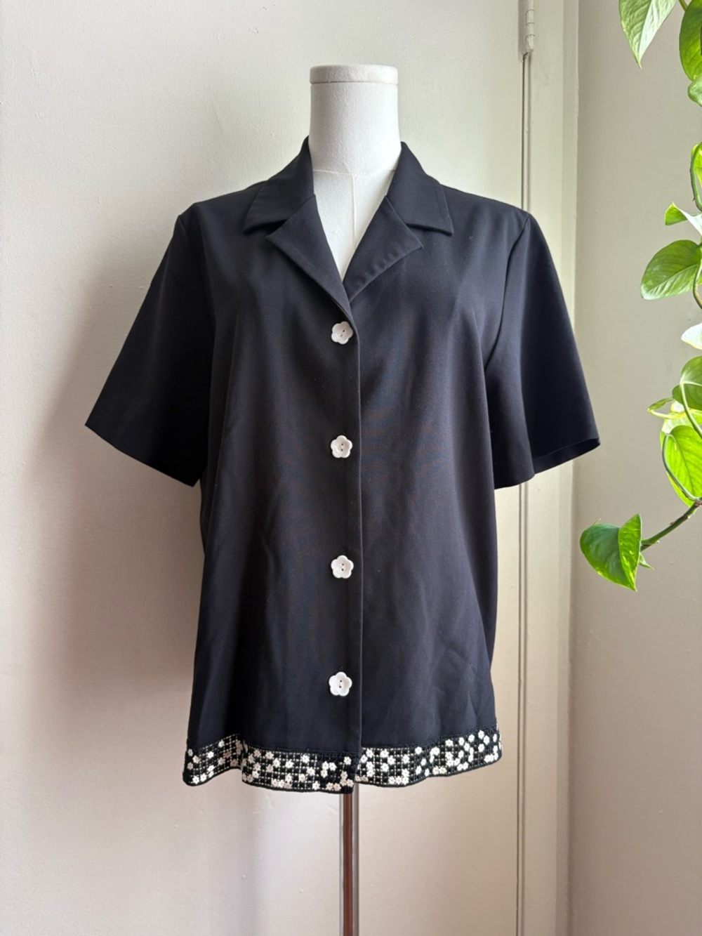 vintage 90s dressbarn daisy button front short sleeve shirt